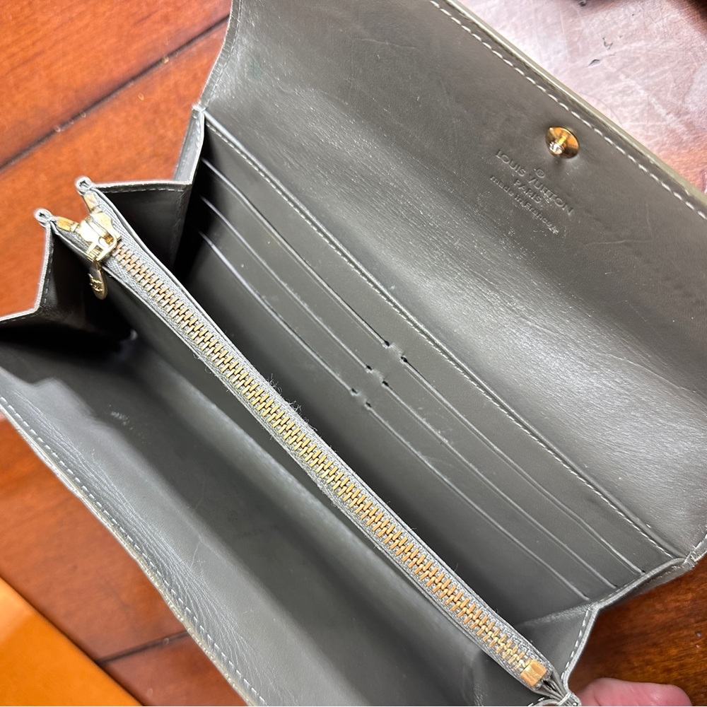AUTHENTIC Louis Vuitton wallet. Green. - Picture 2 of 16